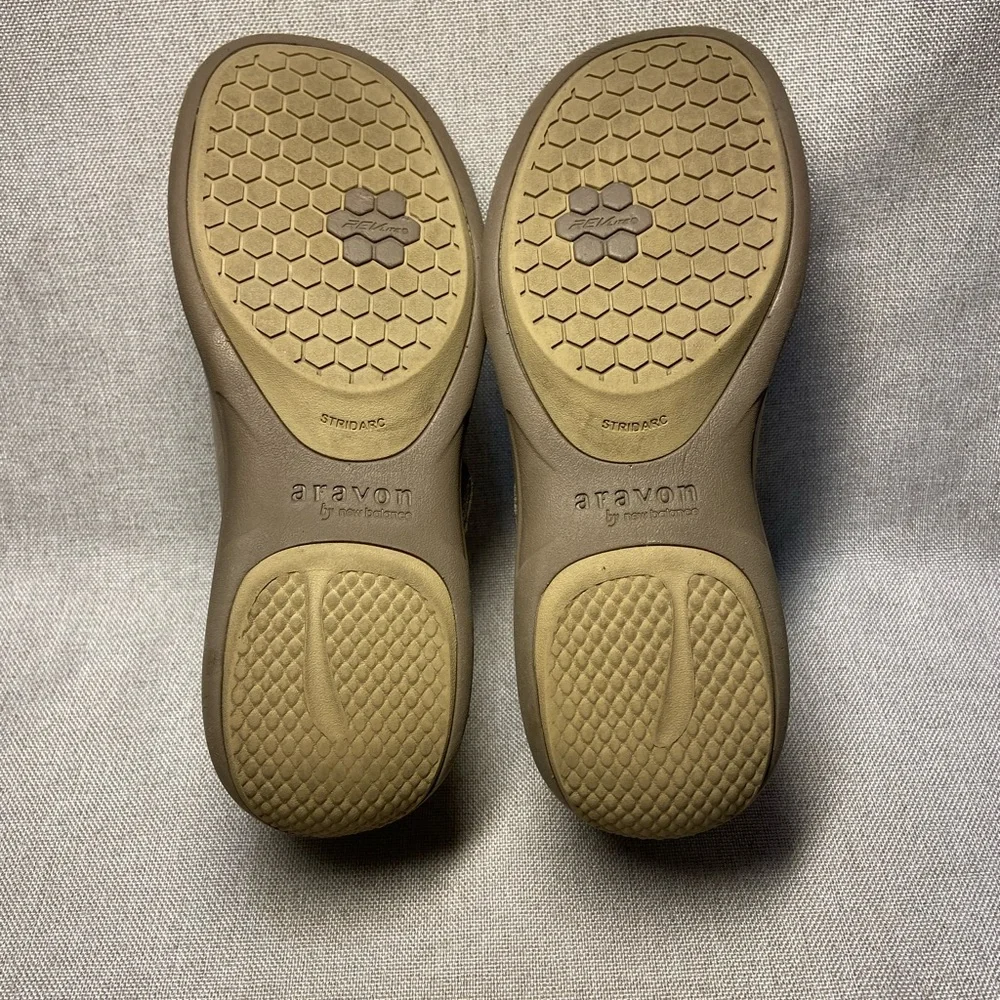 Aravon by New Balance Women's Taupe Nubuck  Shoes Size 7B